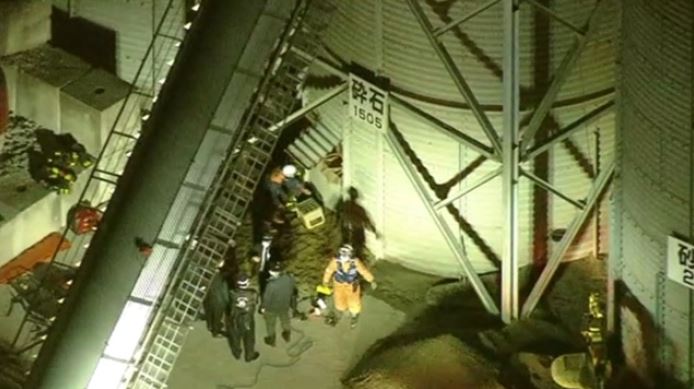 Two men working at ready-mix concrete plant in Ikoma, Nara, buried in gravel and killed (JNN)
