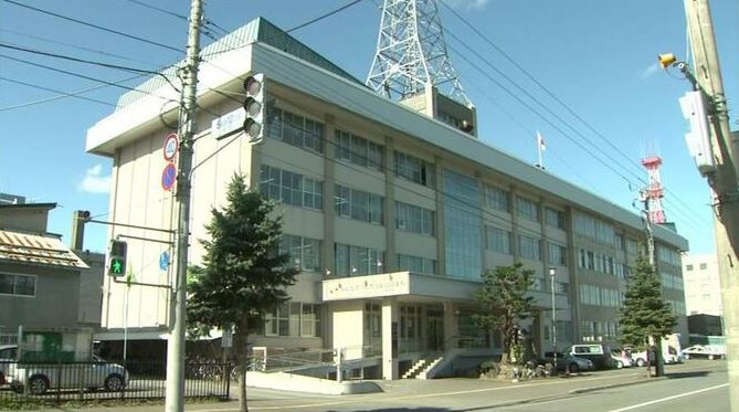 A man drunkenly broke into an apartment and was arrested in Asahikawa, Hokkaido (HBC)